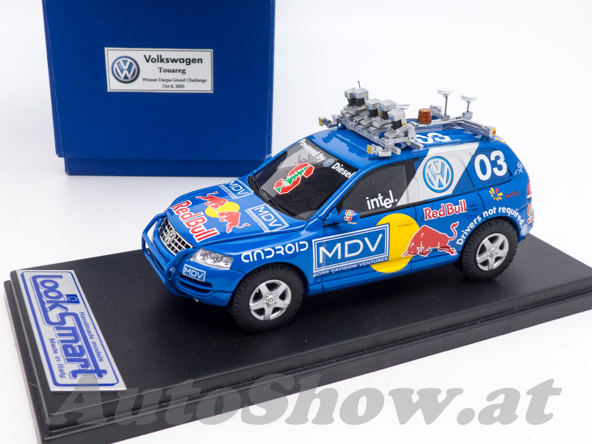 VW Volkswagen Tuareg „Red Bull“, 1° Sieger / winner Darpa Grand Challenge, 8-Okt-2005, dunkelblau / dark blue