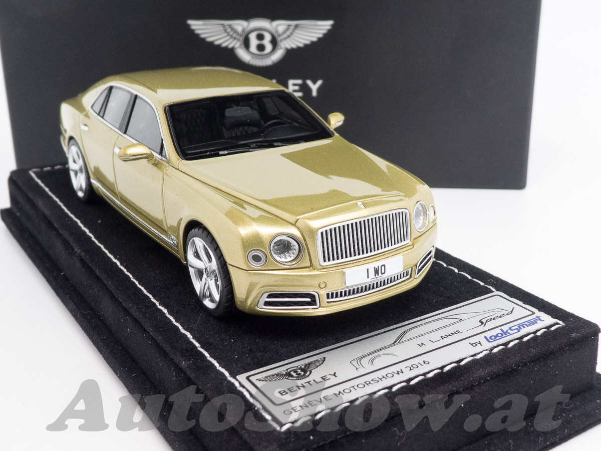 Bentley Mulsanne Speed, Salon Geneva 2016, gold metallic, auf hohem Alcantara Design Sockel, exklusiv gefertigt für Bentley / on high alcantara leather design base, exclusively made for Bentley