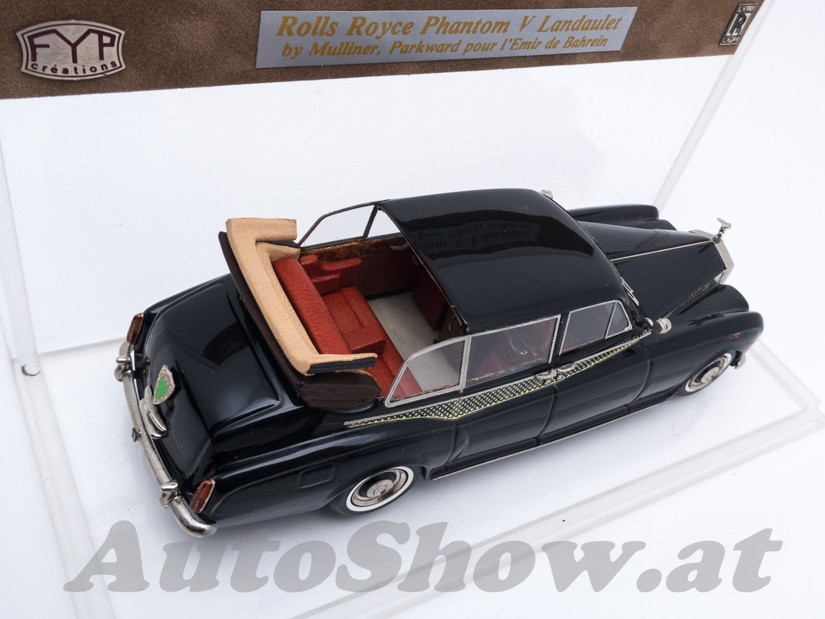 Rolls-Royce Phantom V Landaulet by Mulliner Park Ward, Royal car of HRH the Emir of Bahrein, 1965, ECHT-LEDER-SITZE + Verdeck, Holz-Design im Innenraum, in großer Acrylvitrine ! REAL LEATHER SEATS and folded roof, wooden design interior, black, in big acrylic vitrine