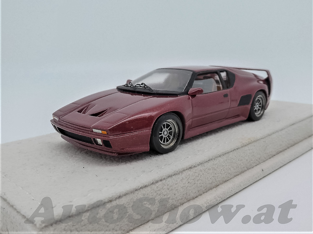 DeTomaso Pantera 200, 1992, rare wide version with big rear wing, superb dark metallic paintwork – in Alcantara Design Vitrine