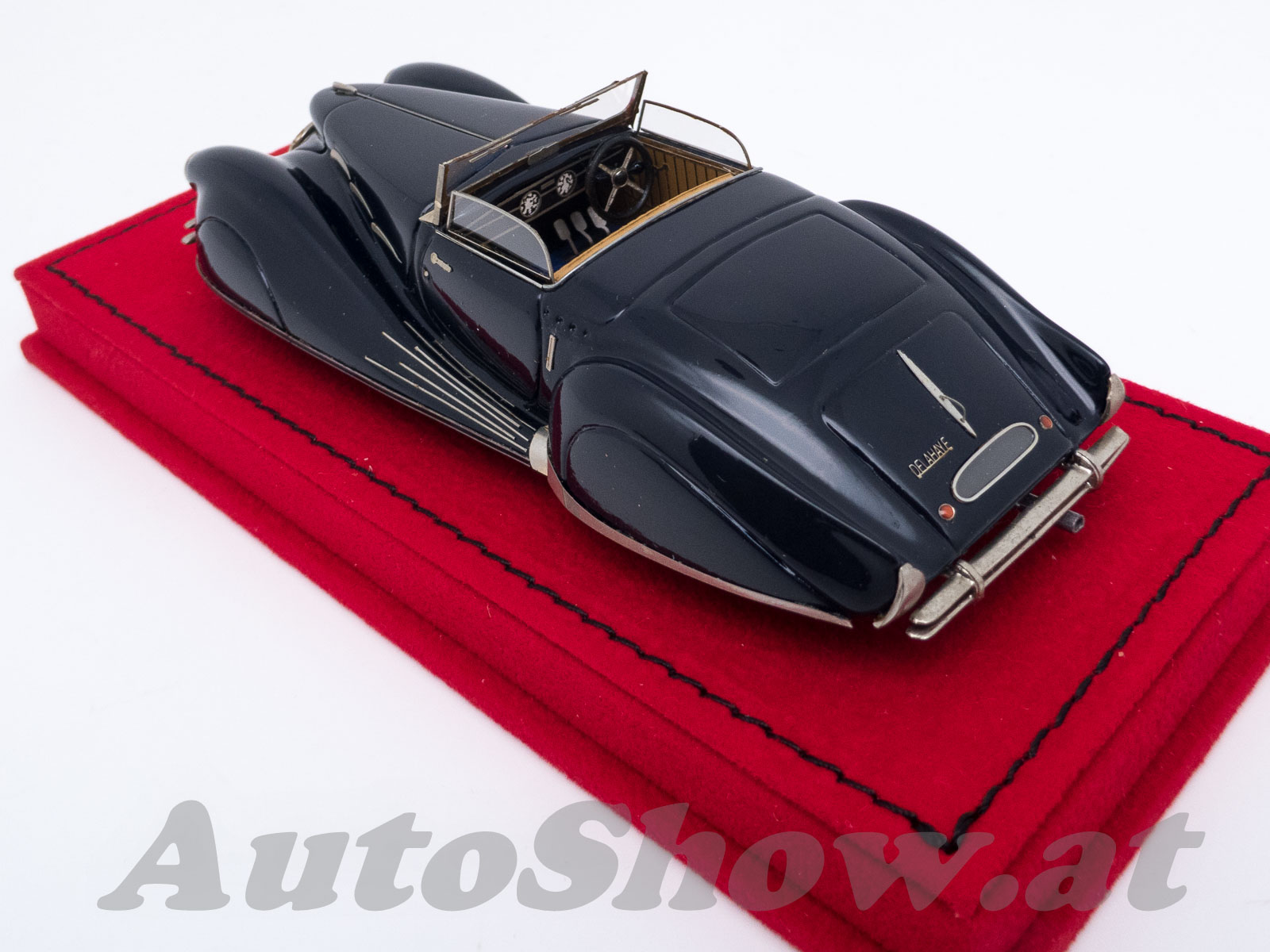 Delahaye 135 Narval Cabriolet, ONE OFF special coachbuilt by FIGONI for US actress Rita Hayworth, 1947 – in Alcantara Design Vitrine