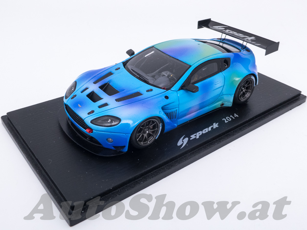 Aston Martin Vantage, exklusives Modell vom spark CEO Hugo Ripert an spezielle Händler, Messemodell / given by spark CEO to dealers, toy fair / dealer’s model