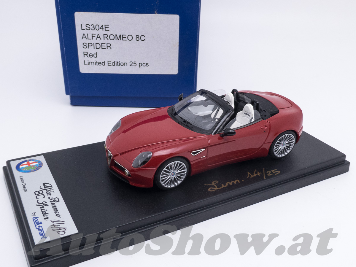 Alfa Romeo 8C Spider, rot alfa romeo mit weißen Sitzen / red alfa romeo with white seats