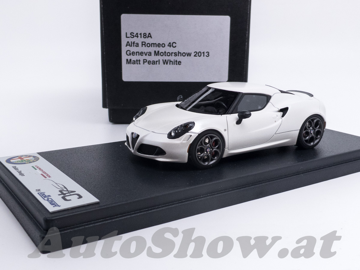 Alfa Romeo 4C Coupé, ORIGINALFRABE Weltpremiere Salon Geneva 2013, matt perlweiß / ORIGINAL color world launch Salon Geneva 2013, matt pearl white