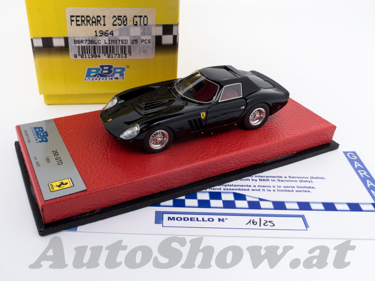 Ferrari 250GTO64, 1964, schwarz mit roten Sitzen, auf hohem roten Echtleder-Sockel